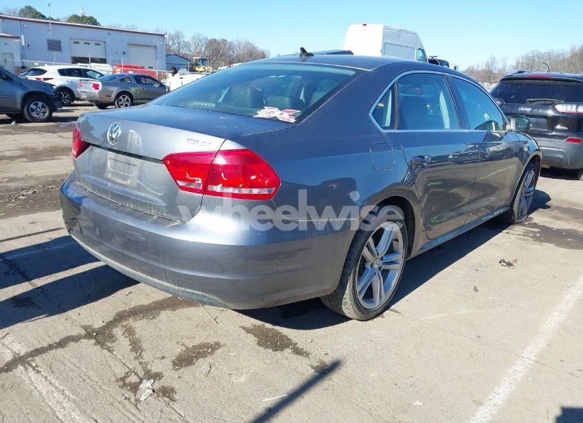 Photo 4 of 2015 Volkswagen Passat 2.0L TDI SE (VIN 1VWBV7A3XFC084375)