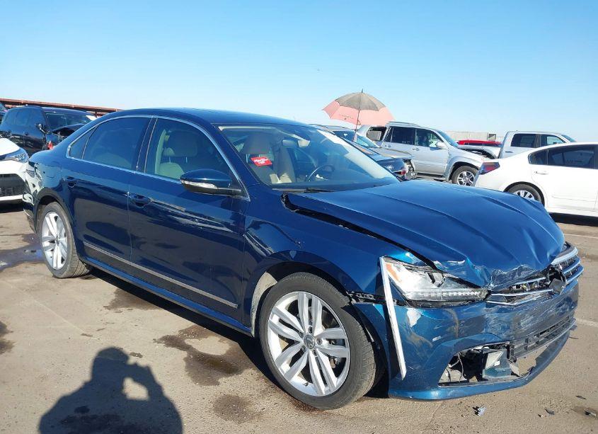 2018 Volkswagen Passat 2.0T SEL PREMIUM (VIN 1VWCA7A30JC012786) main photo