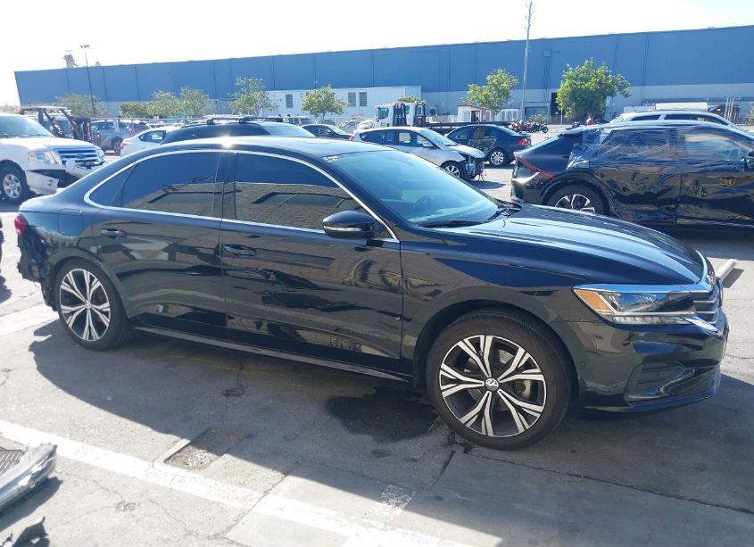 2020 Volkswagen Passat 2.0T SEL (VIN 1VWCA7A32LC003865) main photo