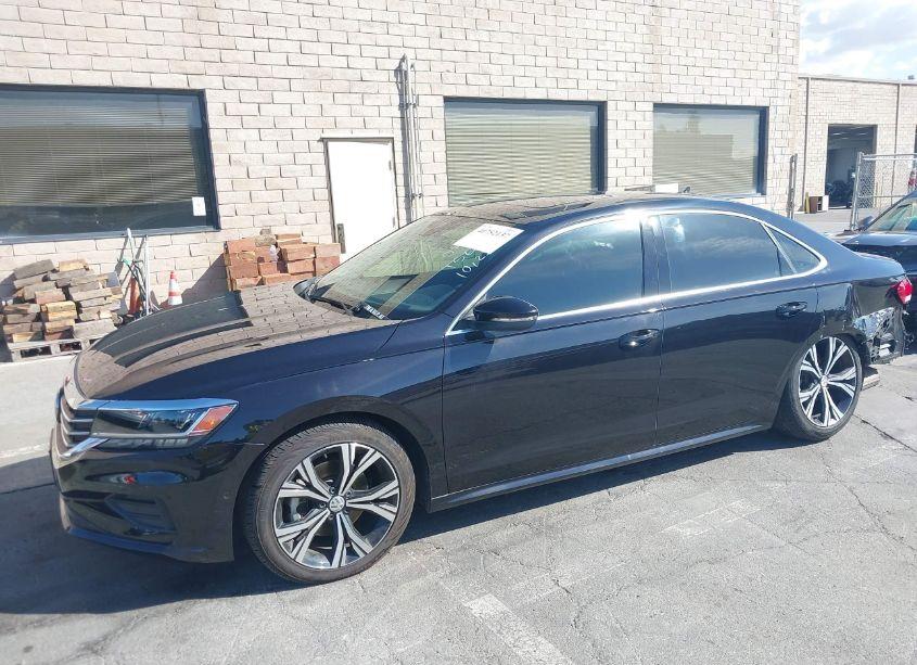 Photo 2 of 2020 Volkswagen Passat 2.0T SEL (VIN 1VWCA7A32LC003865)