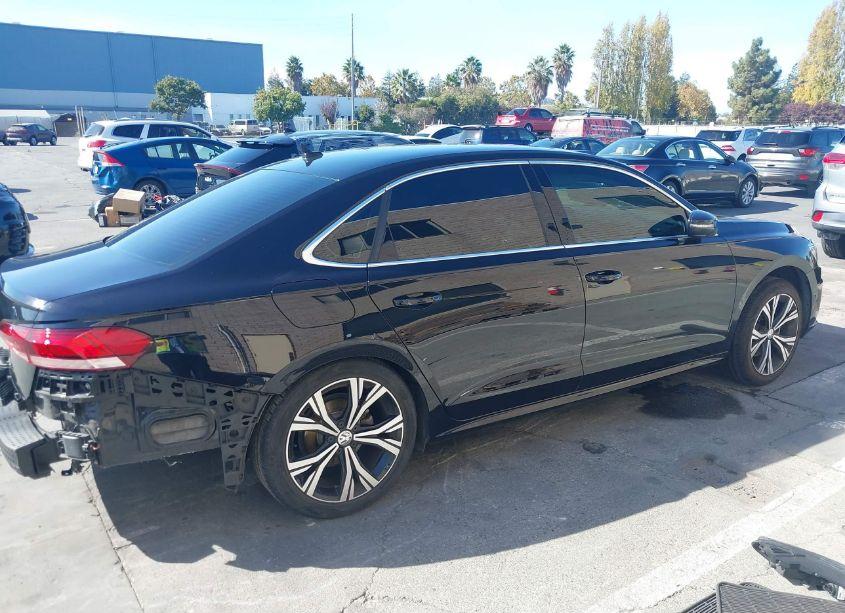 Photo 4 of 2020 Volkswagen Passat 2.0T SEL (VIN 1VWCA7A32LC003865)
