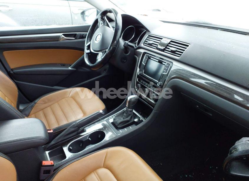 Photo 5 of 2018 Volkswagen Passat 2.0T SEL PREMIUM (VIN 1VWCA7A33JC006058)