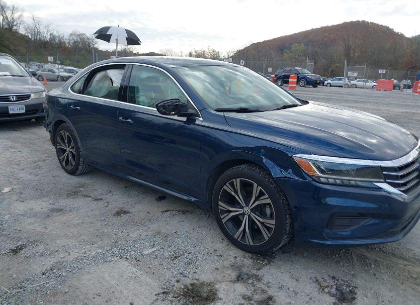 2020 Volkswagen Passat 2.0T SEL (VIN 1VWCA7A35LC020272) main photo