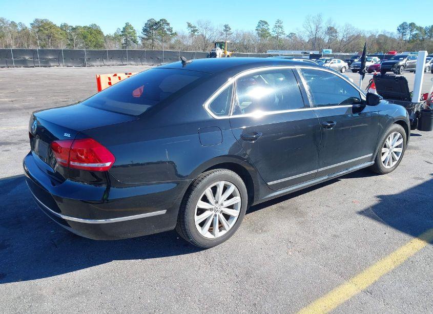 Photo 4 of 2012 Volkswagen Passat 2.5L SEL (VIN 1VWCH7A31CC026047)