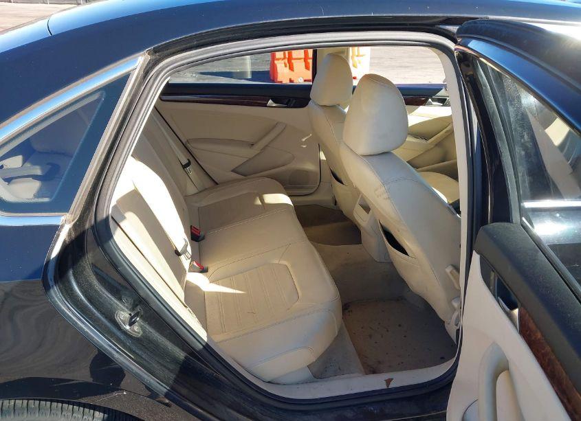Photo 8 of 2012 Volkswagen Passat 2.5L SEL (VIN 1VWCH7A31CC026047)