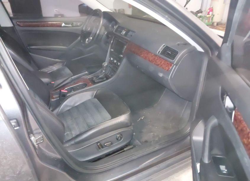 Photo 5 of 2013 Volkswagen Passat SEL (VIN 1VWCH7A31DC048681)