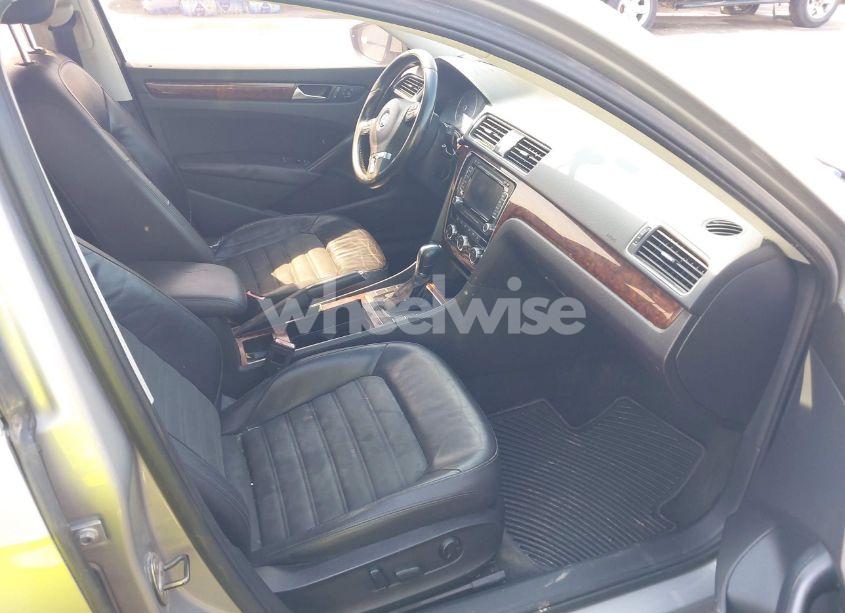 Photo 5 of 2012 Volkswagen Passat 2.5L SEL PREMIUM (VIN 1VWCH7A32CC003960)