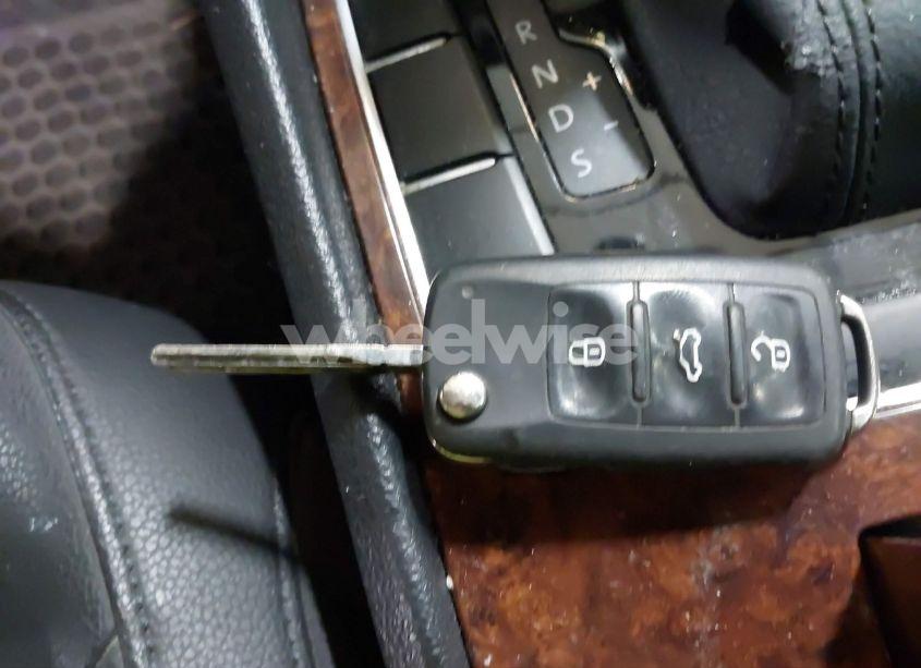 Photo 11 of 2012 Volkswagen Passat 2.5L SEL (VIN 1VWCH7A32CC058490)