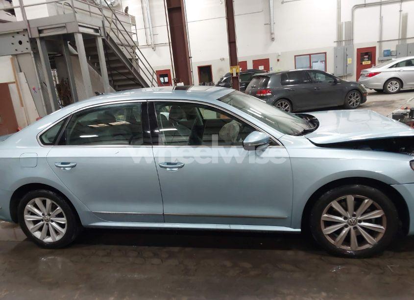 Photo 13 of 2012 Volkswagen Passat 2.5L SEL (VIN 1VWCH7A32CC058490)
