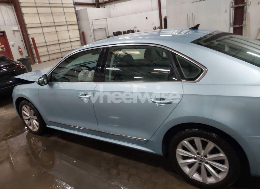 Photo 14 of 2012 Volkswagen Passat 2.5L SEL (VIN 1VWCH7A32CC058490)
