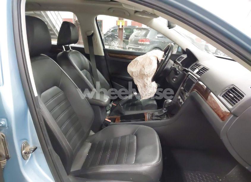 Photo 5 of 2012 Volkswagen Passat 2.5L SEL (VIN 1VWCH7A32CC058490)