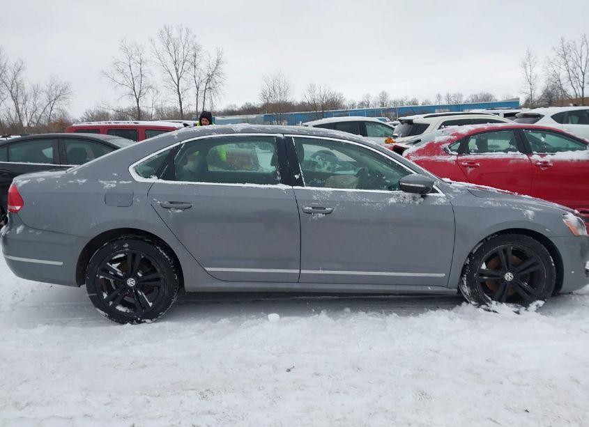 Photo 13 of 2012 Volkswagen Passat 2.5L SEL (VIN 1VWCH7A32CC074964)