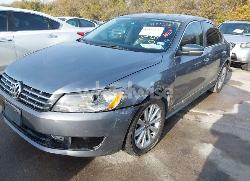 Photo 2 of 2013 Volkswagen Passat 2.5L SEL (VIN 1VWCH7A33DC005167)