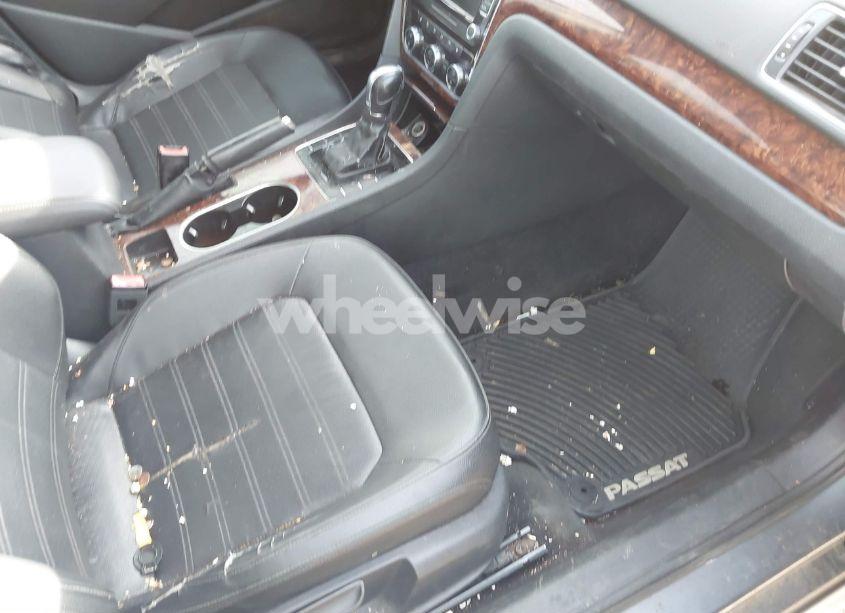 Photo 5 of 2013 Volkswagen Passat 2.5L SEL (VIN 1VWCH7A33DC005167)