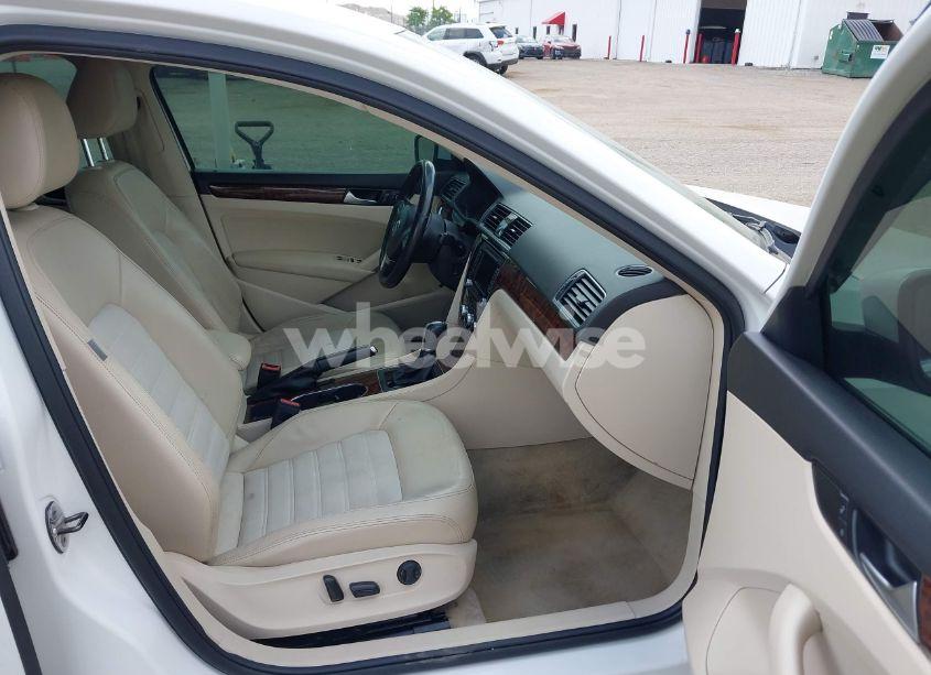 Photo 5 of 2013 Volkswagen Passat 2.5L SEL PREMIUM (VIN 1VWCH7A33DC029324)