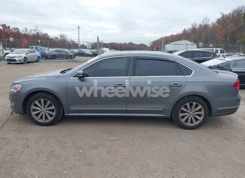 Photo 14 of 2013 Volkswagen Passat 2.5L SEL PREMIUM (VIN 1VWCH7A35DC039742)