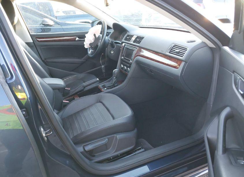Photo 5 of 2012 Volkswagen Passat 2.5L SEL (VIN 1VWCH7A37CC051633)