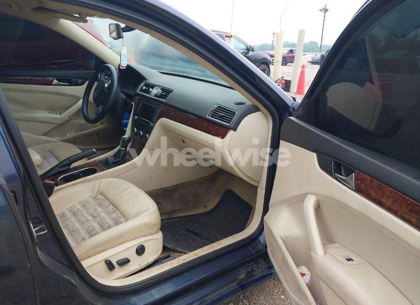 Photo 5 of 2013 Volkswagen Passat 2.5L SEL PREMIUM (VIN 1VWCH7A37DC056381)