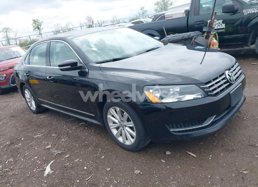 2013 Volkswagen Passat 2.5L SEL (VIN 1VWCH7A37DC073634) main photo