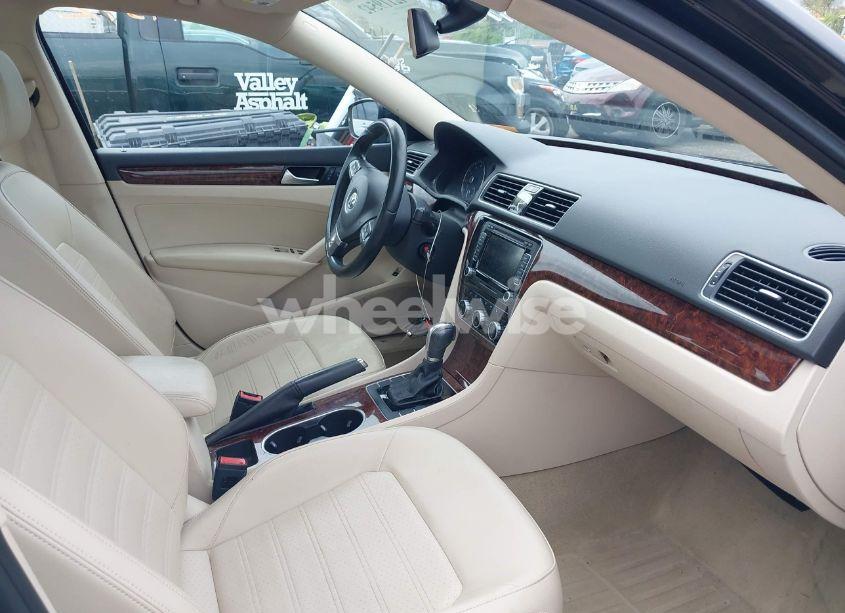 Photo 5 of 2013 Volkswagen Passat 2.5L SEL (VIN 1VWCH7A37DC073634)