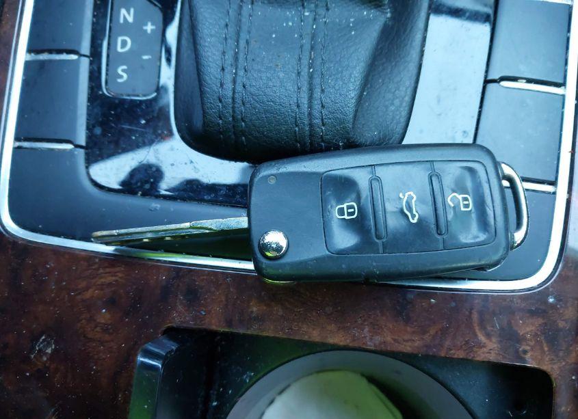 Photo 11 of 2012 Volkswagen Passat 2.5L SEL (VIN 1VWCH7A38CC035909)