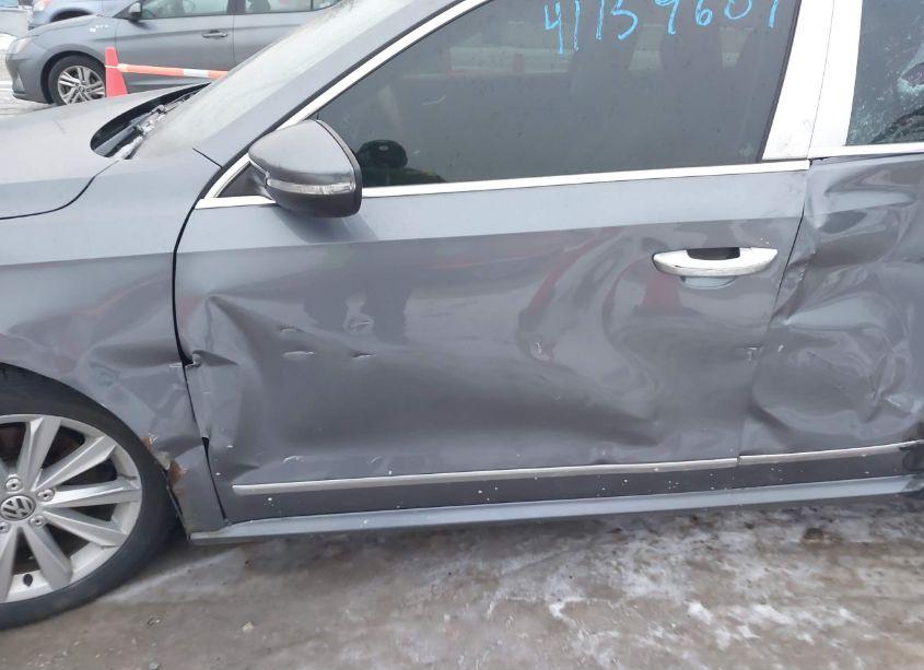 Photo 12 of 2012 Volkswagen Passat 2.5L SEL (VIN 1VWCH7A38CC035909)