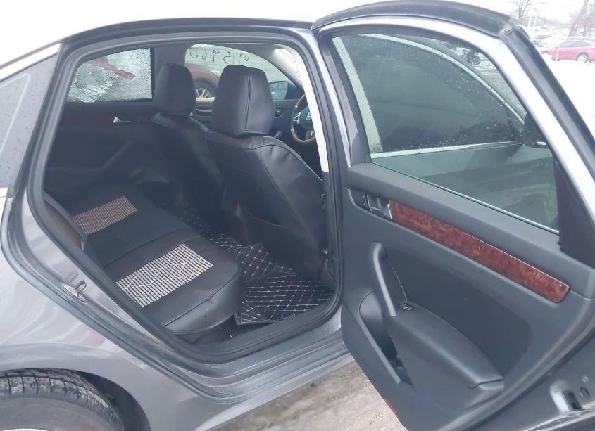 Photo 8 of 2012 Volkswagen Passat 2.5L SEL (VIN 1VWCH7A38CC035909)