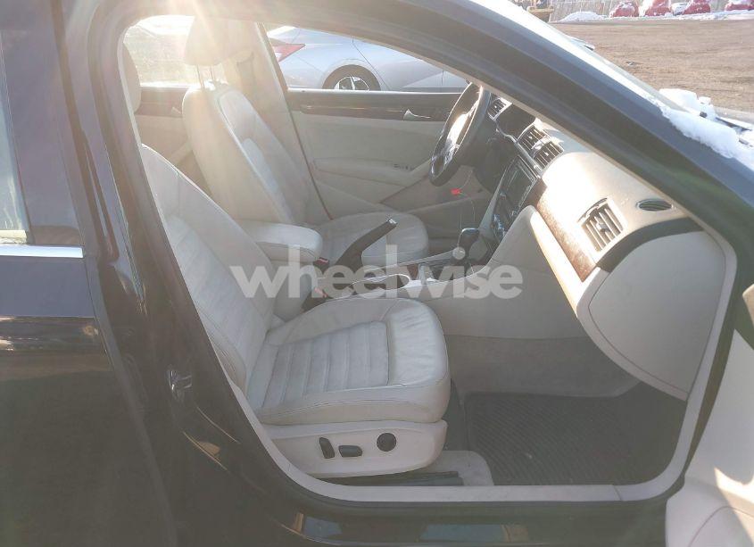 Photo 5 of 2013 Volkswagen Passat 2.5L SEL PREMIUM (VIN 1VWCH7A38DC144436)