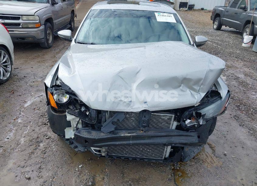 Photo 13 of 2012 Volkswagen Passat 2.5L SEL (VIN 1VWCH7A3XCC033529)