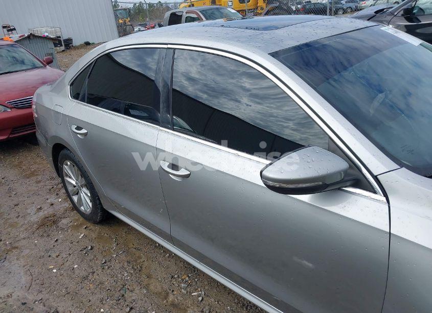 Photo 14 of 2012 Volkswagen Passat 2.5L SEL (VIN 1VWCH7A3XCC033529)