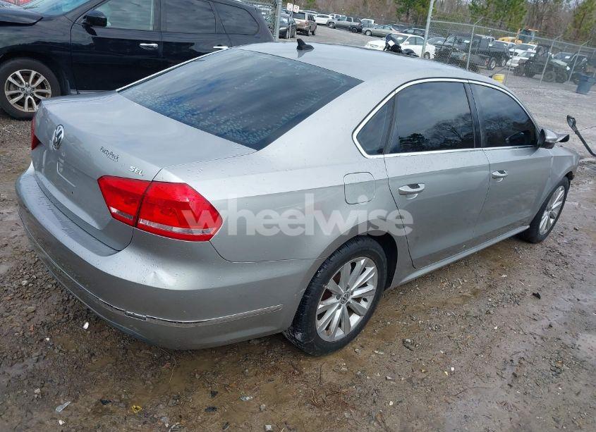 Photo 4 of 2012 Volkswagen Passat 2.5L SEL (VIN 1VWCH7A3XCC033529)