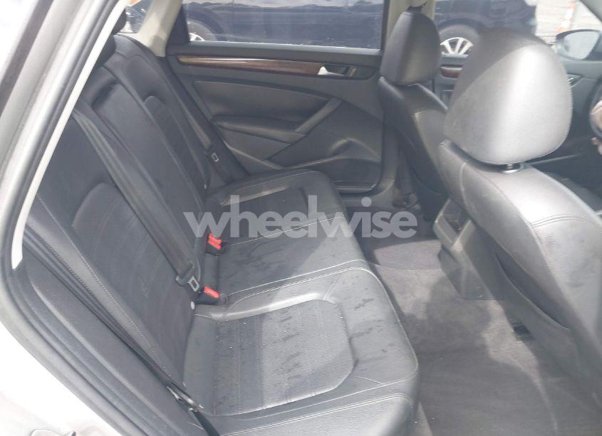 Photo 8 of 2012 Volkswagen Passat 2.5L SEL (VIN 1VWCH7A3XCC033529)