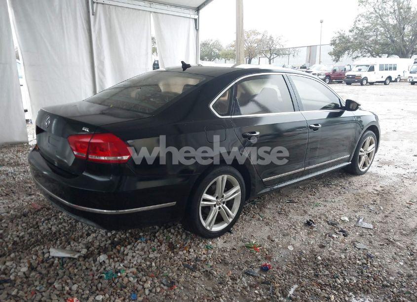 Photo 4 of 2012 Volkswagen Passat 2.5L SEL PREMIUM (VIN 1VWCH7A3XCC100579)