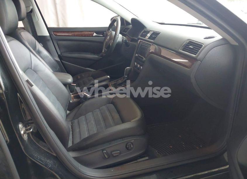 Photo 5 of 2012 Volkswagen Passat 2.5L SEL PREMIUM (VIN 1VWCH7A3XCC100579)