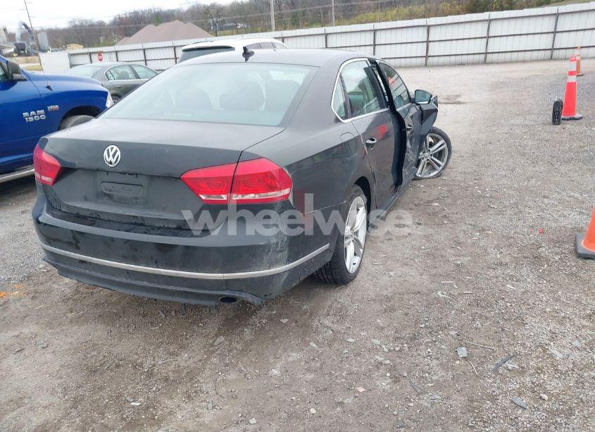 Photo 4 of 2015 Volkswagen Passat 3.6L V6 SEL PREMIUM (VIN 1VWCM7A31FC117514)