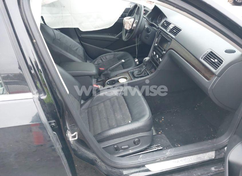 Photo 5 of 2015 Volkswagen Passat 3.6L V6 SEL PREMIUM (VIN 1VWCM7A31FC117514)