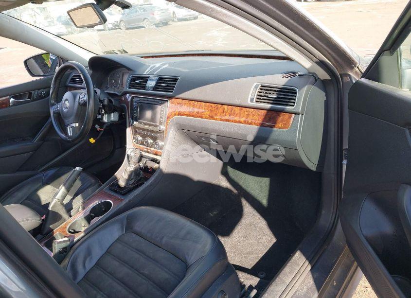 Photo 5 of 2013 Volkswagen Passat 3.6L V6 SEL PREMIUM (VIN 1VWCM7A32DC063184)