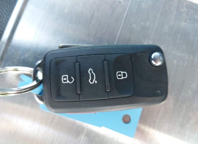 Photo 11 of 2013 Volkswagen Passat 3.6L V6 SEL PREMIUM (VIN 1VWCM7A33DC083170)