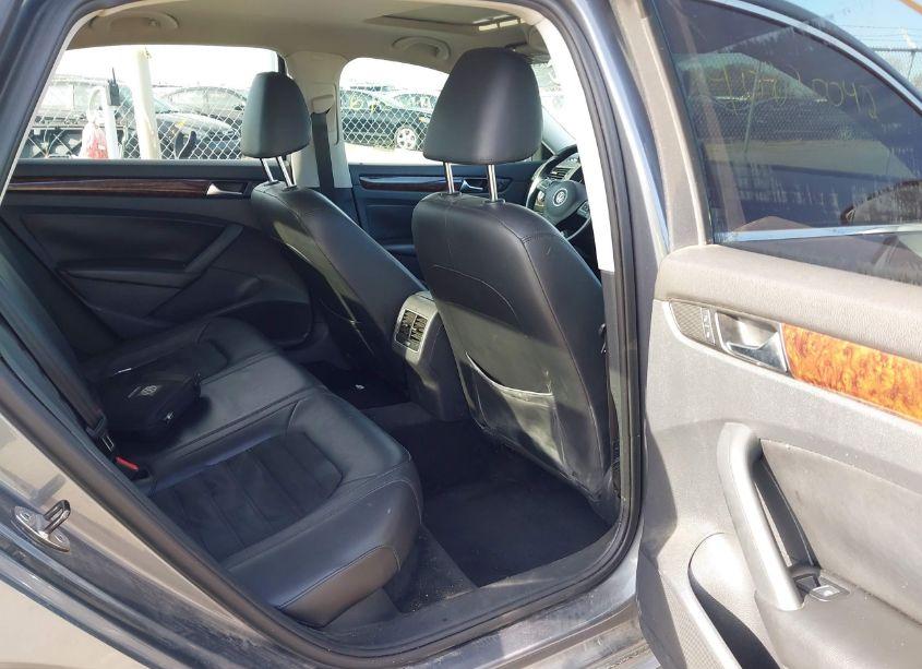 Photo 8 of 2013 Volkswagen Passat 3.6L V6 SEL PREMIUM (VIN 1VWCM7A33DC083170)