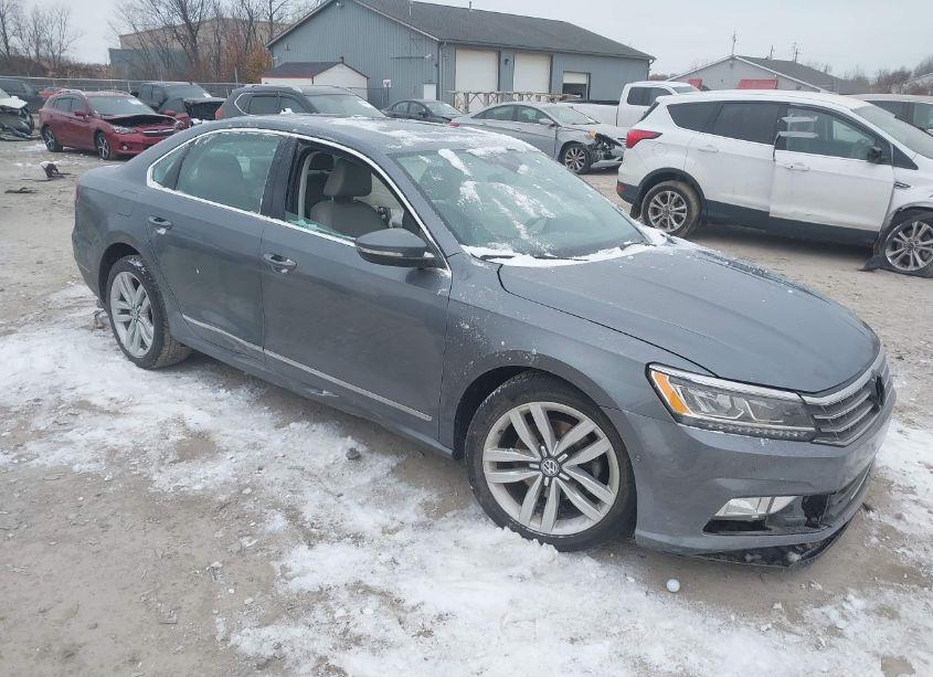 2017 Volkswagen Passat V6 SEL PREMIUM (VIN 1VWCM7A33HC084003) main photo