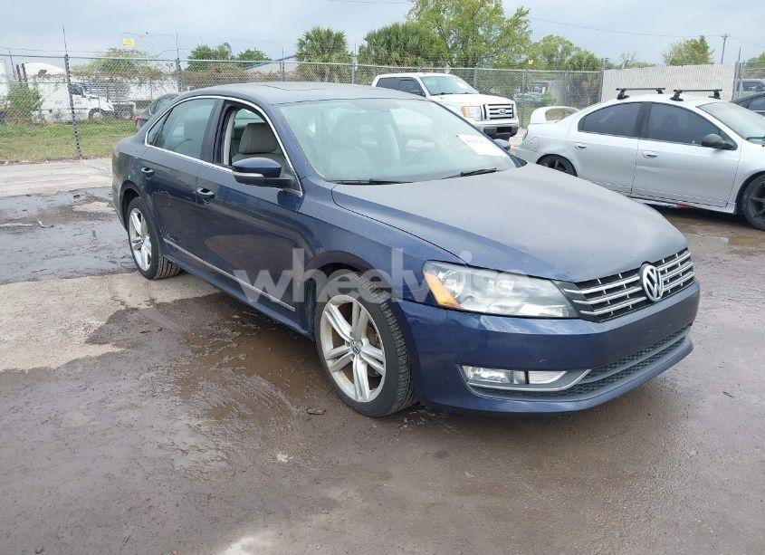 2013 Volkswagen Passat 3.6L V6 SEL PREMIUM (VIN 1VWCM7A35DC061462) main photo