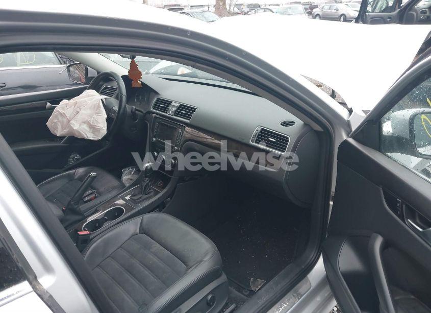 Photo 5 of 2014 Volkswagen Passat 3.6L V6 SEL PREMIUM (VIN 1VWCM7A35EC078666)