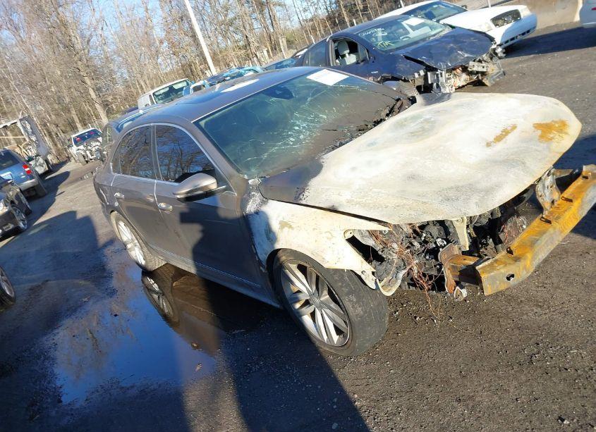 2016 Volkswagen Passat V6 SEL PREMIUM (VIN 1VWCM7A35GC016283) main photo