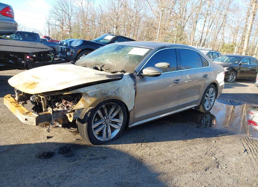 Photo 2 of 2016 Volkswagen Passat V6 SEL PREMIUM (VIN 1VWCM7A35GC016283)