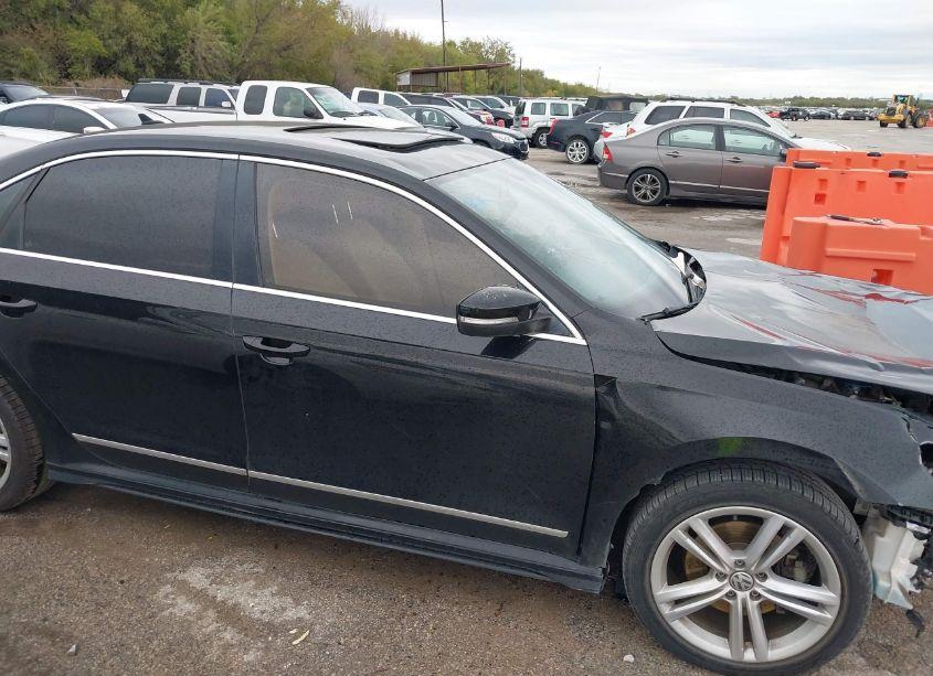 Photo 13 of 2015 Volkswagen Passat 3.6L V6 SEL PREMIUM (VIN 1VWCM7A36FC005596)