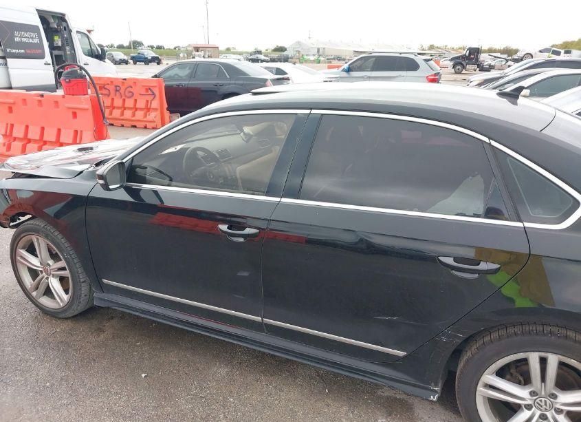 Photo 14 of 2015 Volkswagen Passat 3.6L V6 SEL PREMIUM (VIN 1VWCM7A36FC005596)