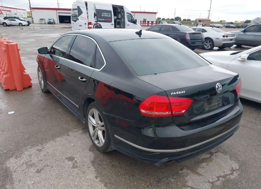 Photo 3 of 2015 Volkswagen Passat 3.6L V6 SEL PREMIUM (VIN 1VWCM7A36FC005596)