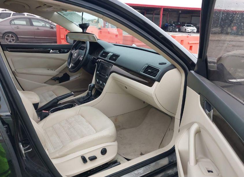 Photo 5 of 2015 Volkswagen Passat 3.6L V6 SEL PREMIUM (VIN 1VWCM7A36FC005596)