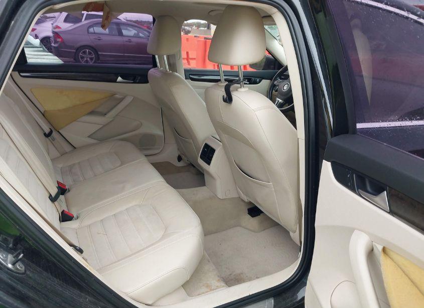 Photo 8 of 2015 Volkswagen Passat 3.6L V6 SEL PREMIUM (VIN 1VWCM7A36FC005596)