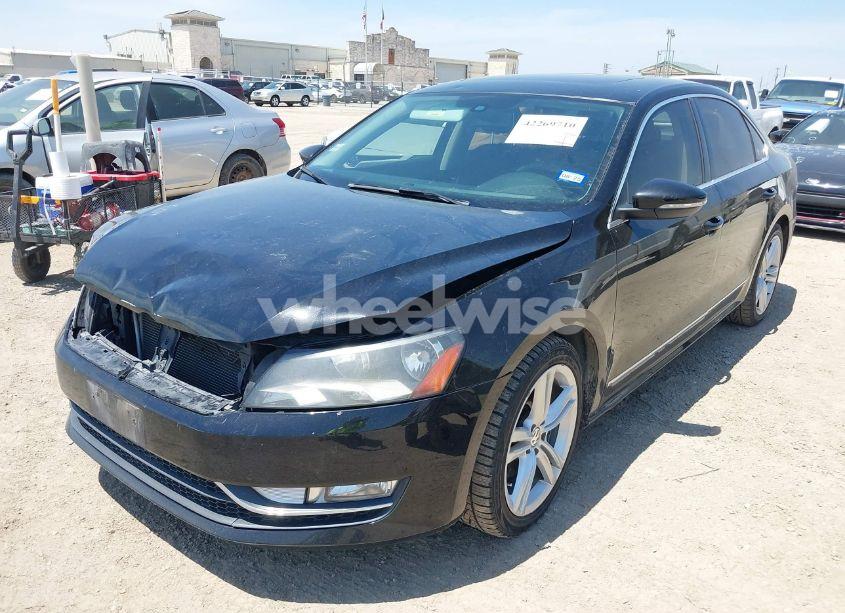 Photo 2 of 2012 Volkswagen Passat 3.6L V6 SEL PREMIUM (VIN 1VWCM7A38CC009175)